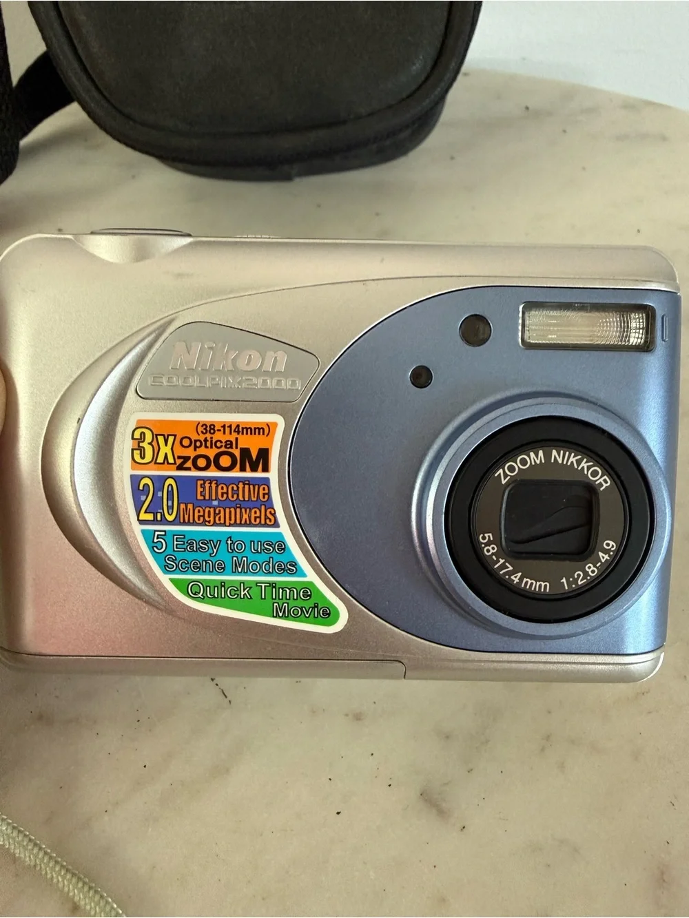 Nikon Coolpix 2000 2.0MP Point Shoot Digital Camera w/32MB Compact Flash + case